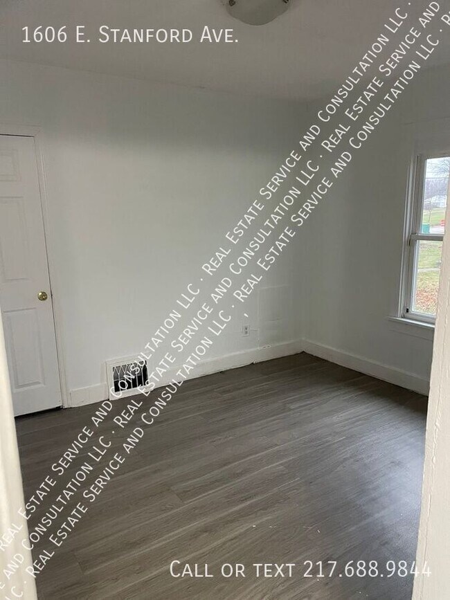 Building Photo - 1606 E Stanford Ave