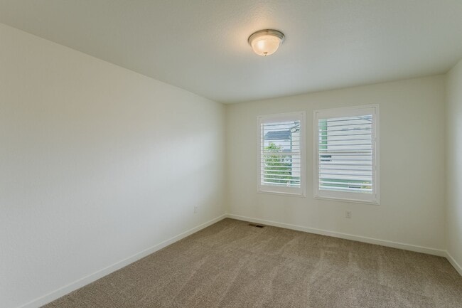 Building Photo - 2656 Champagne Ave