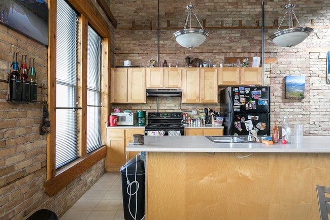 Building Photo - 421 N Main St