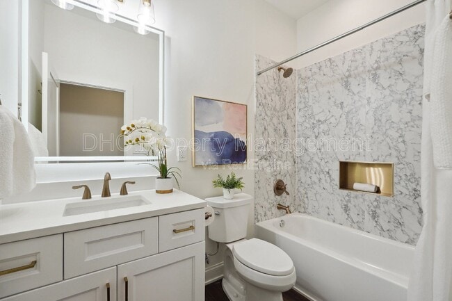 Building Photo - 738 Highland Ave NE