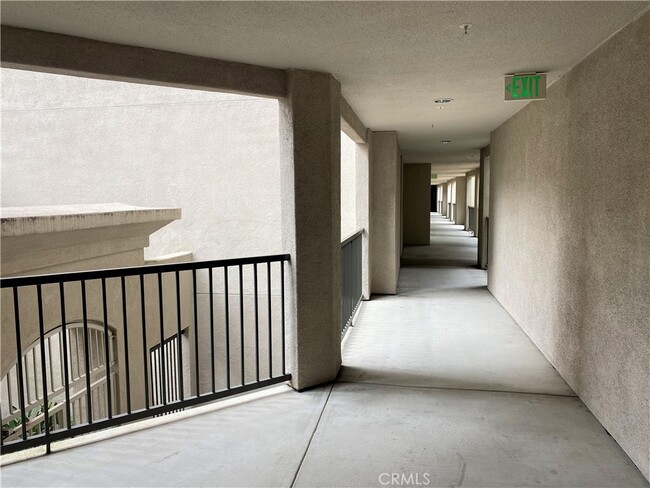 Building Photo - 1210 SCHOLARSHIP-