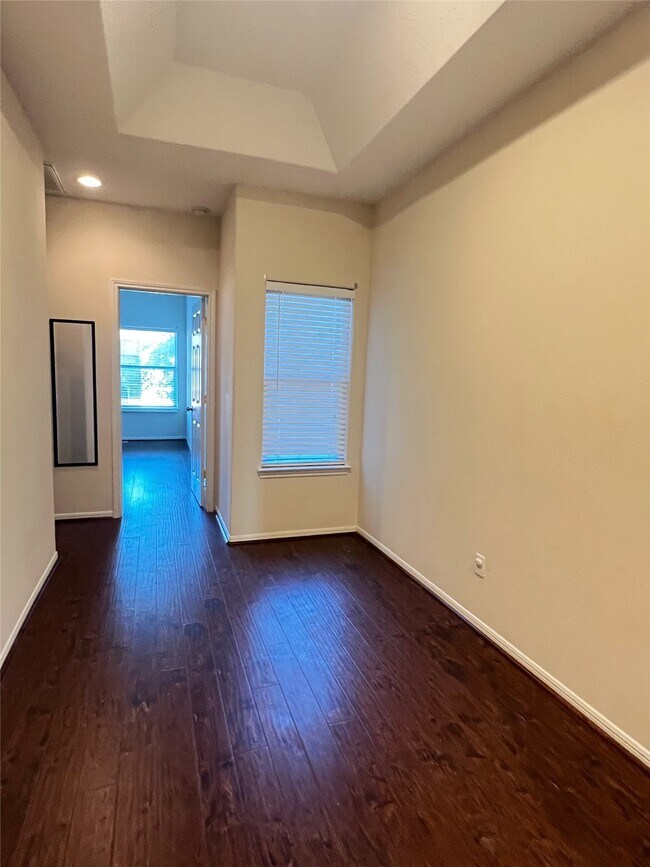 Building Photo - 12121 Dashwood Dr