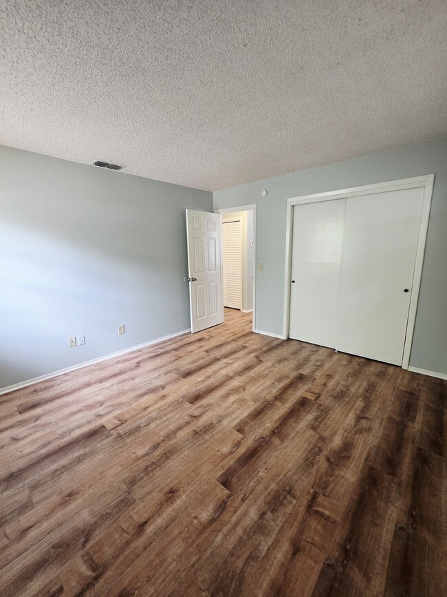 Building Photo - 7615 W Fern Pl