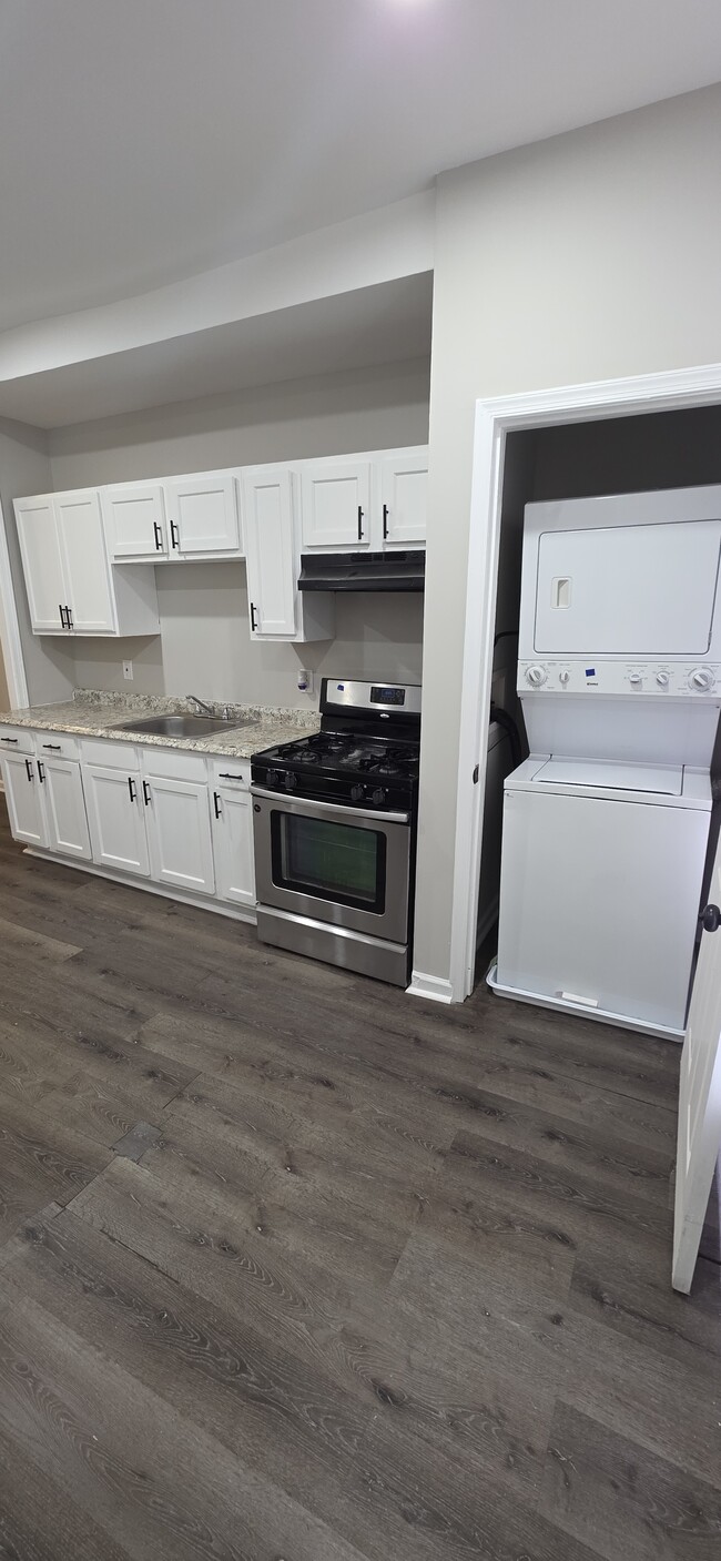 Building Photo - 512 N Curley St