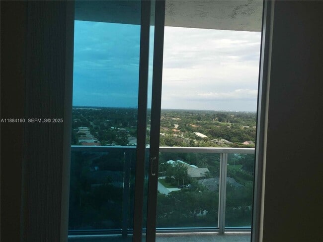 Building Photo - 2641 N Flamingo Rd