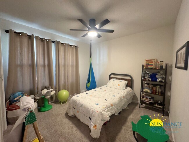 Building Photo - Stunning 4 Bedroom home in the sought-afte...