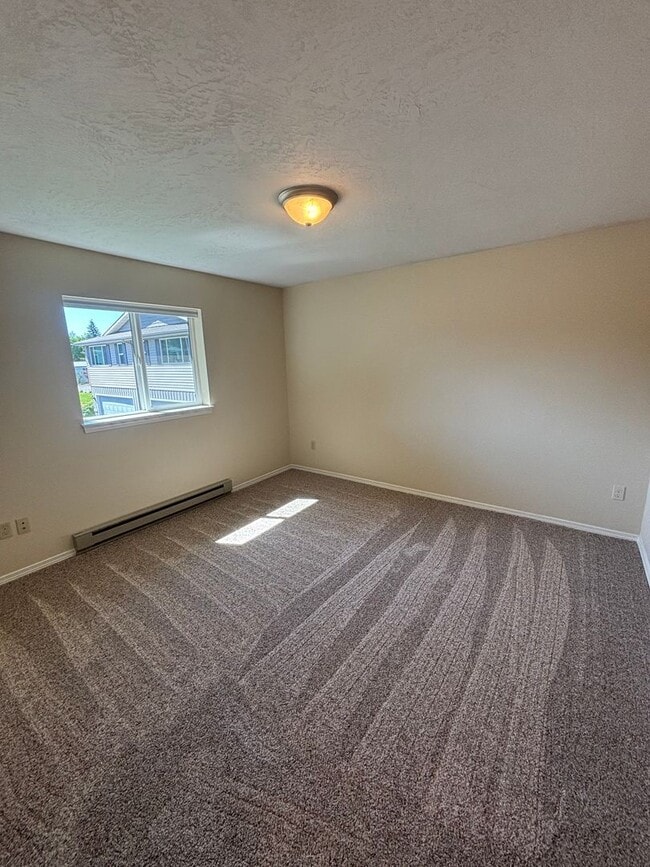 Building Photo - 13th St Townhome