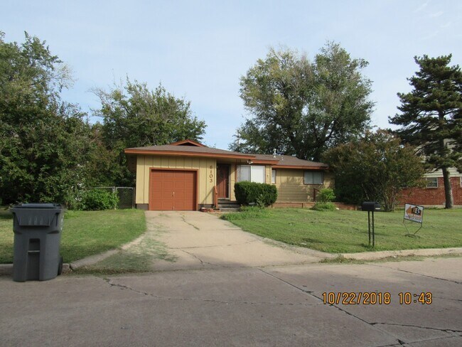 Primary Photo - GREAT STARTER HOME!! PETS NEGOTIABLE WITH ...