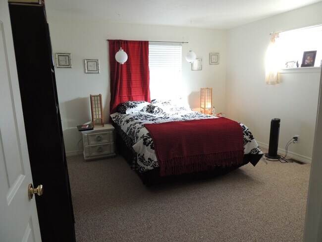 Building Photo - 3301 Laredo Dr