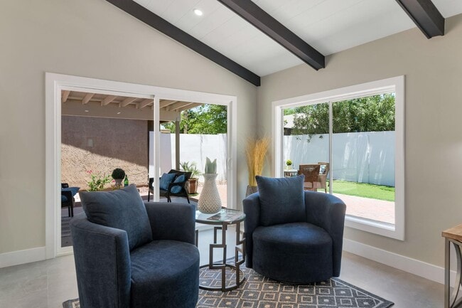 Building Photo - 7509 N Vía Del Elemental