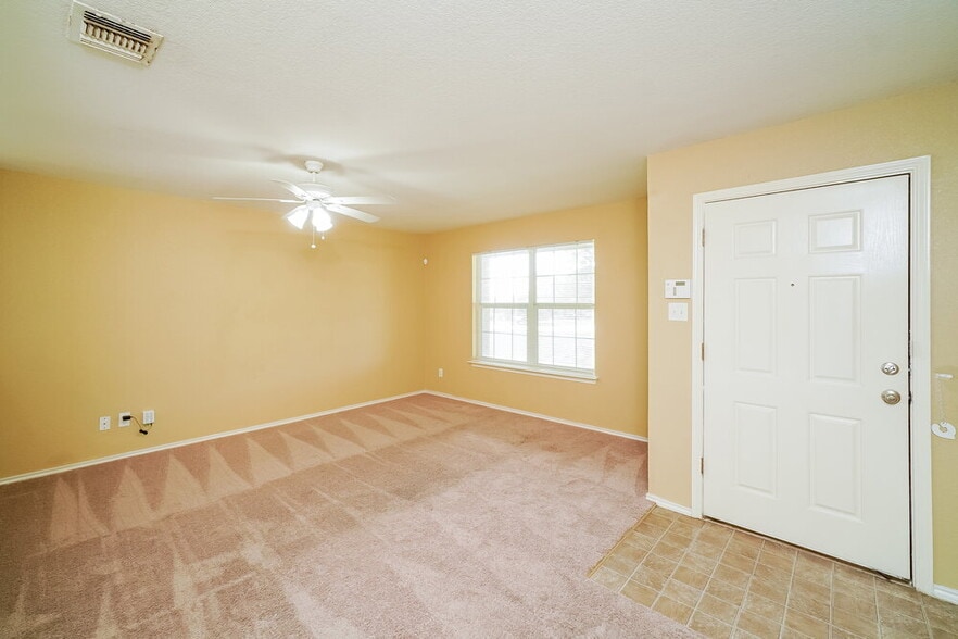 Building Photo - 8007 Heights Valley