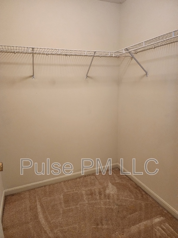 Building Photo - 135 Dale Hollow Dr