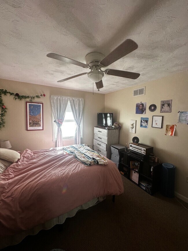 Building Photo - 136 Lorentz St