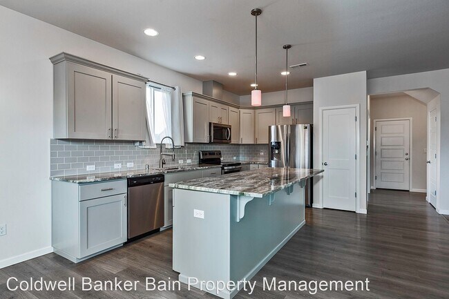 Building Photo - 4 br, 3 bath House - 14398 - 99th Way S.E.