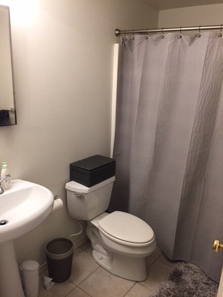 Building Photo - 6410 Phinney Ave N