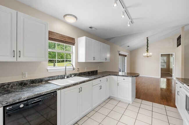 Building Photo - Spacious 3 Bedroom Home Near Downtown Greer with Large Backyard and 2-Car Garage.