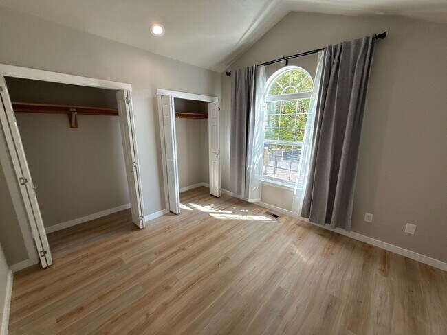 Building Photo - 5647 SW Windflower Dr
