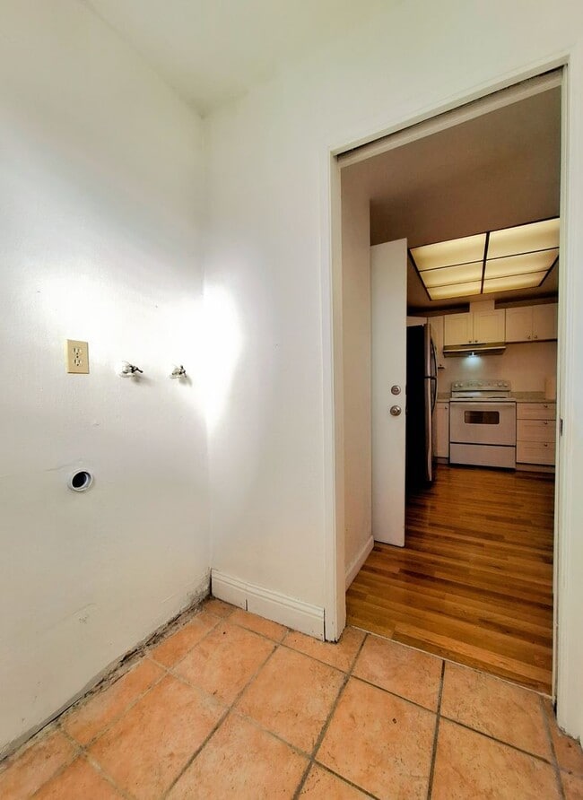 Building Photo - Beautifully Remodeled Two-Story 3bd Duplex w/Attached Garage & Private Yard