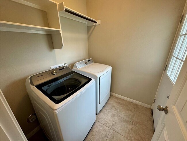 Building Photo - 120 Buckthorn Dr