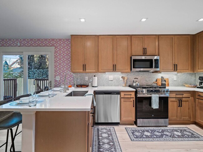 Building Photo - 6110 Ellen Ave