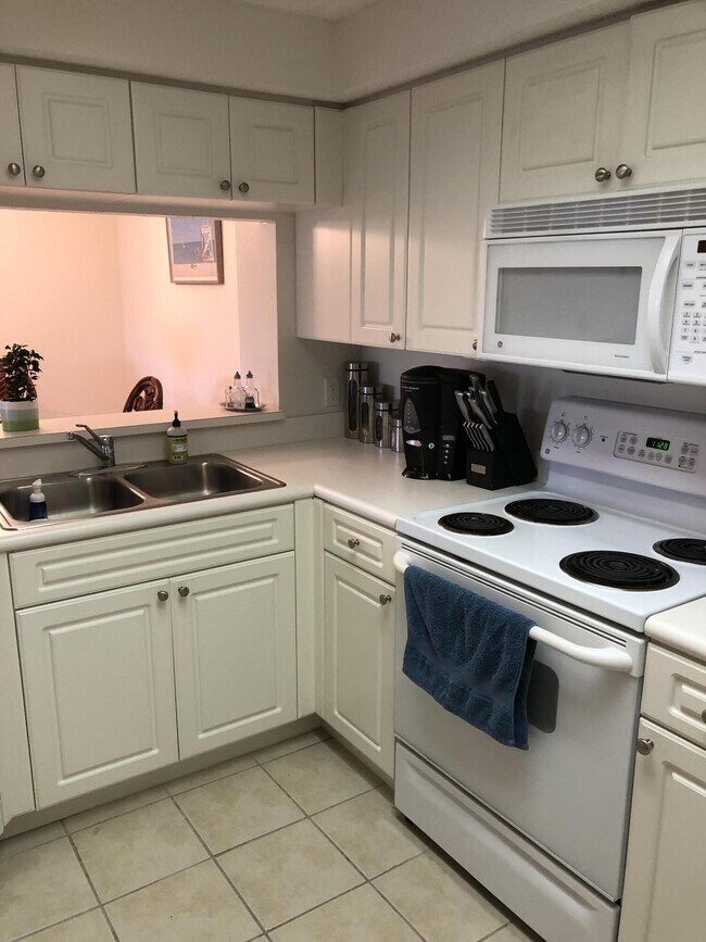 Building Photo - 3023 Alcazar Pl