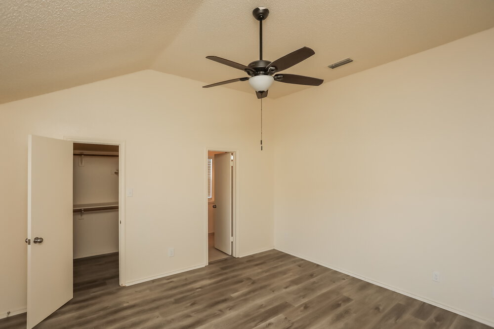 Building Photo - 916 Richards Dr