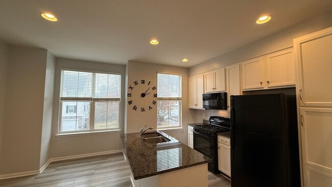 Building Photo - River Oaks Townhouse