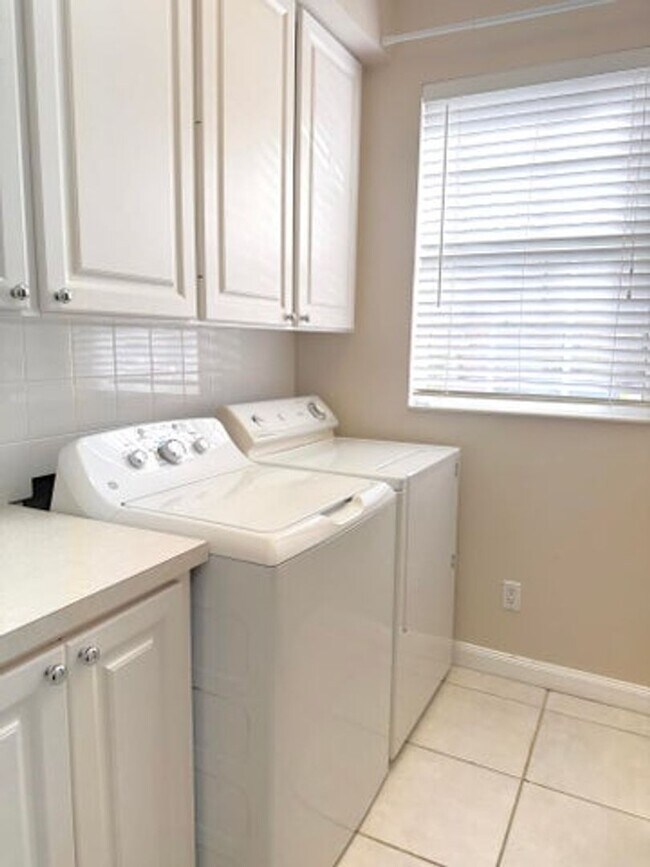 Building Photo - 488 Capistrano Dr