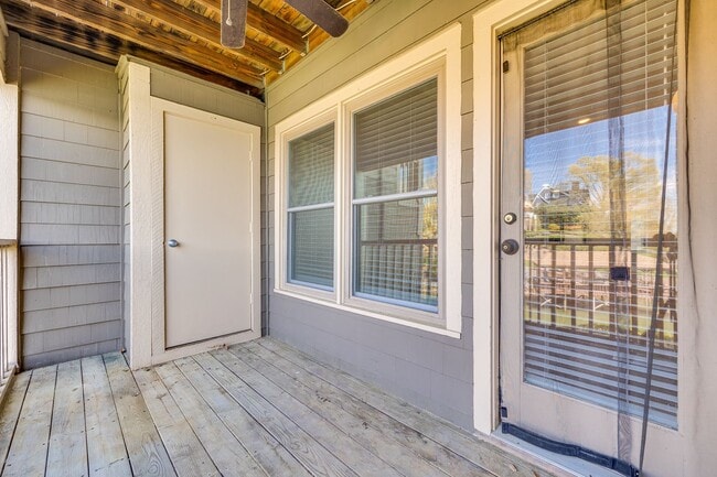 Building Photo - Charming 2 bed 2 bath condo with great water views in gated community in Charlotte on Lake Wylie!