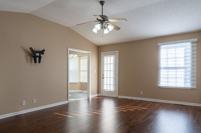 Building Photo - 102 Brandi Ct