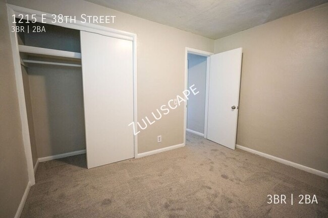 Building Photo - 1215 E 38th St