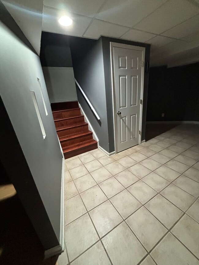 Building Photo - 2 Bedroom Loft Home w/ Finished Basement – $2,575/month