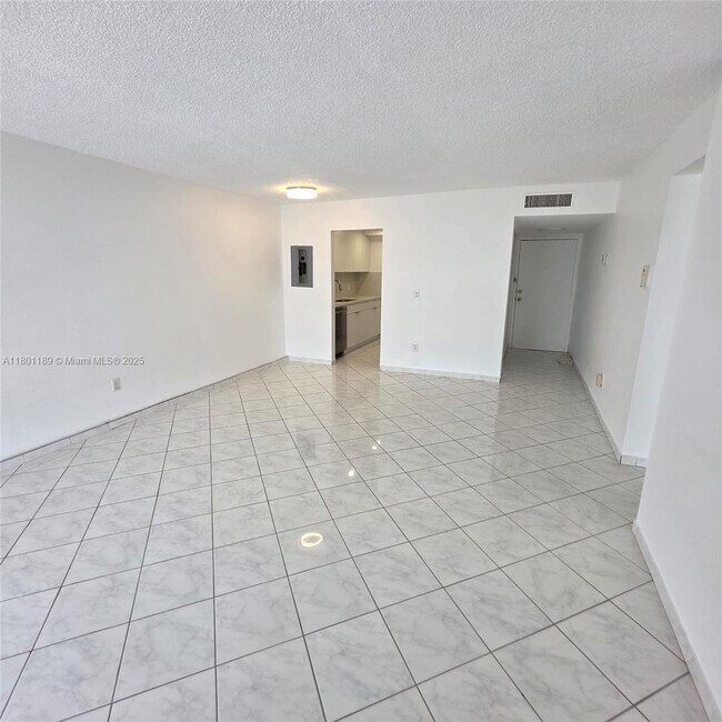 Building Photo - 2350 NE 135th St