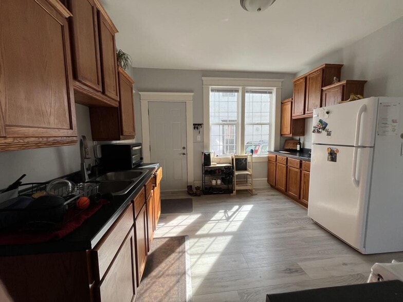 Kitchen - 641 Fillmore St NE