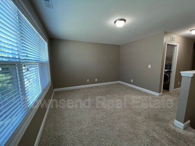 Building Photo - 1031 Liberty Ln