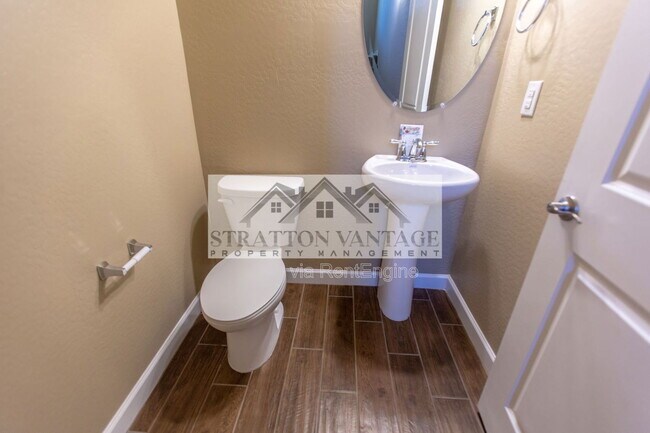 Building Photo - 240 W Juniper Ave