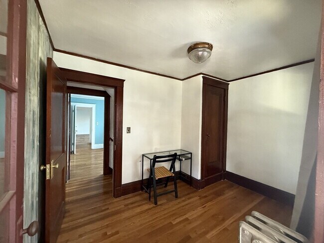 Building Photo - 135 Mills St