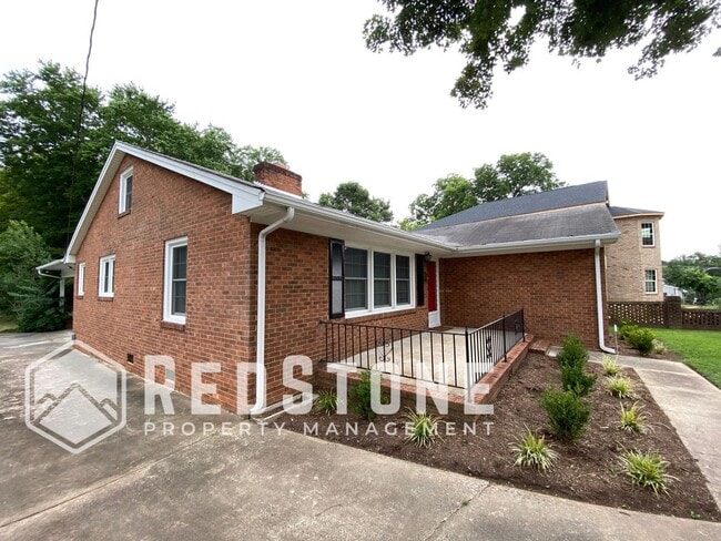 Building Photo - 424 Avon Ave