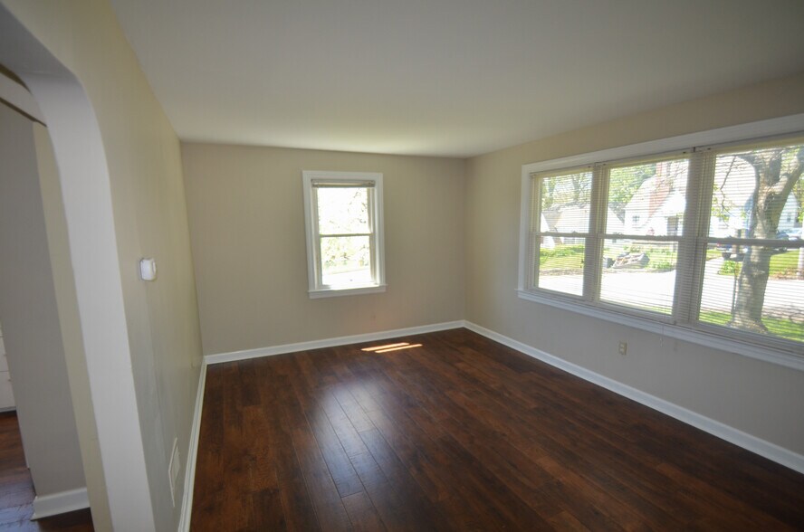 Building Photo - 257 Sunset Ave