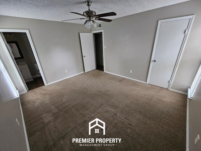 Building Photo - Charming 3BR/2BA Home in 38141 | Vaulted Ceilings, Fireplace & 2-Car Garage