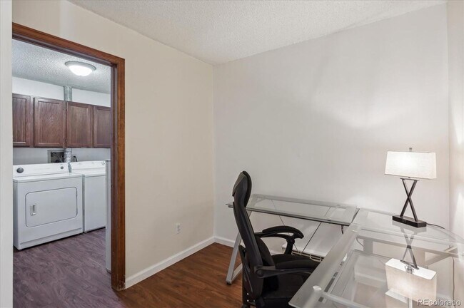 Building Photo - Spacious 2BD, 2BA Condo with Bonus Flex Room