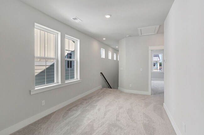 Building Photo - "Resort-Style Living Begins Right at Your ...