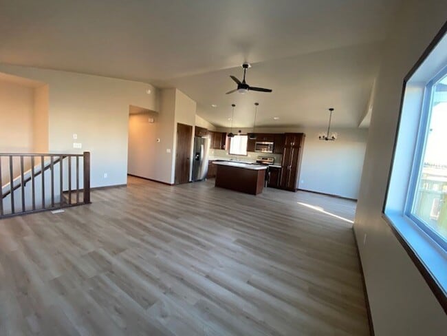 Building Photo - Beautiful home located in fast-growing Horace, ND.