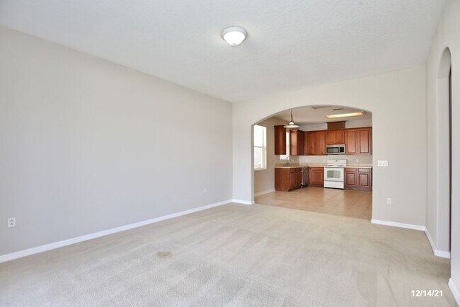 Building Photo - Beautiful 4/2 Home with a Spacious 2 Car G...