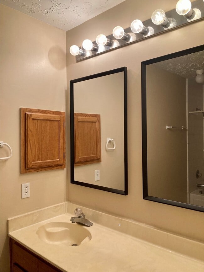Building Photo - 12319 Fern Meadow Dr