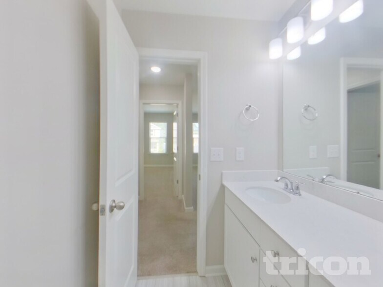 Building Photo - 126 Spring Knoll Dr