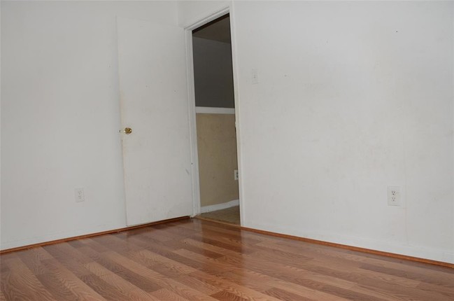 Building Photo - 8720 Village of Fondren
