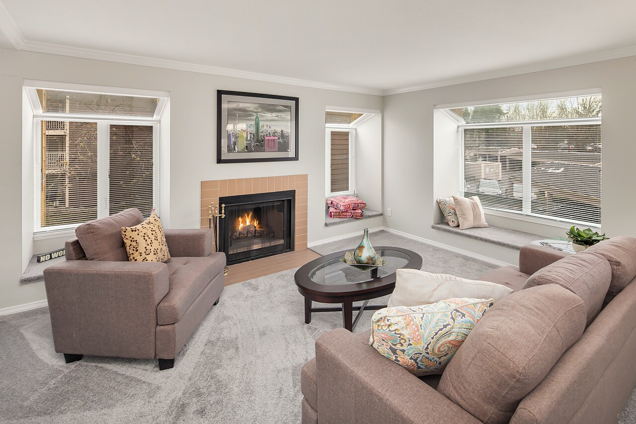 Building Photo - 7382 West Lake Sammamish Parkway Northeast