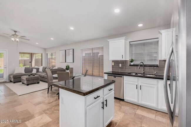 Building Photo - 4632 E Mossman Rd