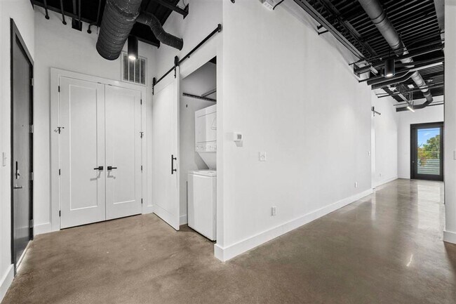 Building Photo - 1131 Fairview Ave